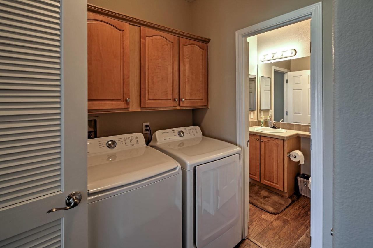 Rivers Edge Golf Condo With Beach Access And Patio! Needles Eksteriør bilde